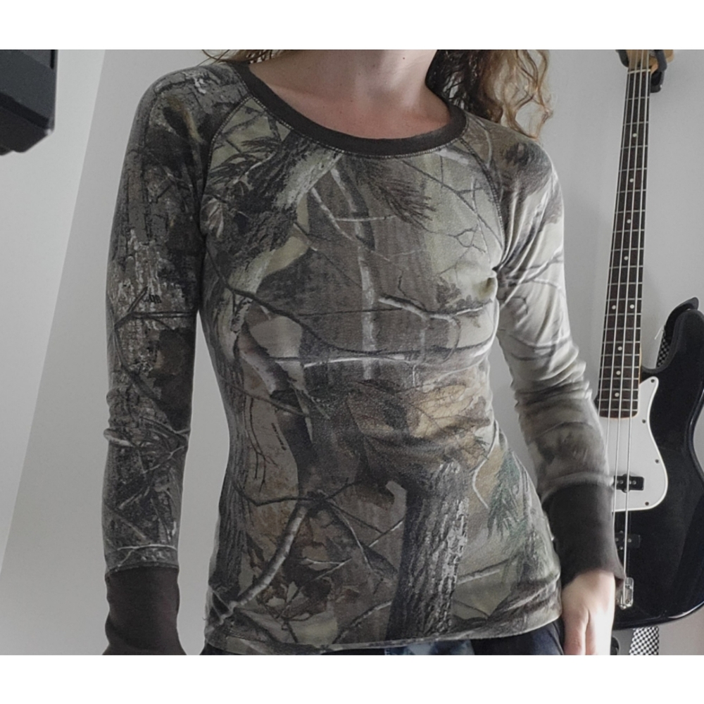 Free w/ purchase! Realtree Stretchy Camouflage Shirt S
